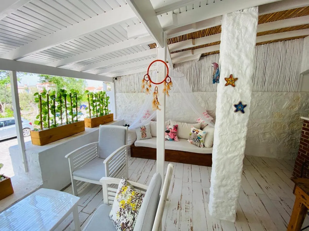 Kekik Alacati Otel Hacimemis Vendégház